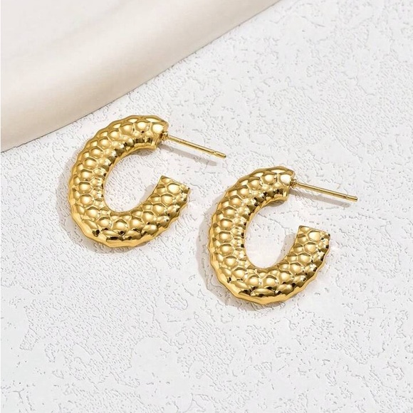 NEW💎18K Gold Textured Hoop Earrings* - Picture 3 of 5